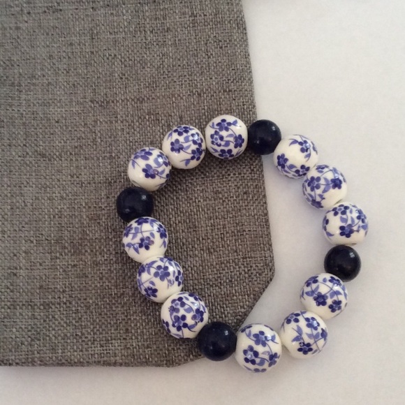 Floral Ceramic Bead stretch Bracelet New - Picture 2 of 4